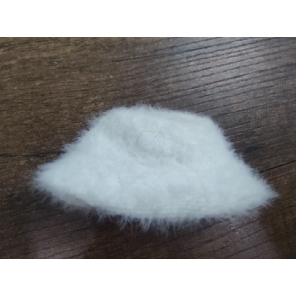 LOL Surprise OMG Fuzzy White Hat Snowlicious Winter Disco Z8